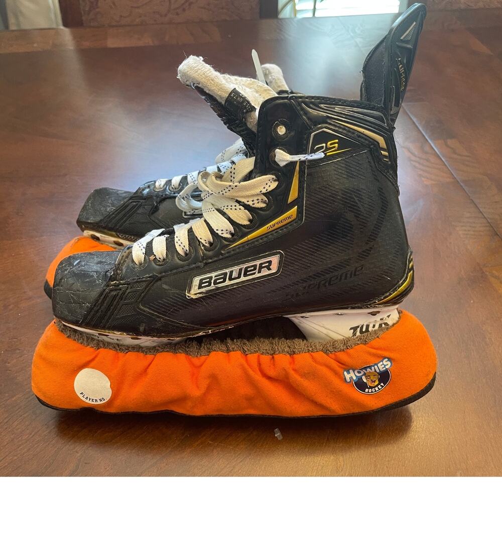 Bauer Supreme 2S Ice Hockey Skates w/ Howies Skate Guards size 8.5